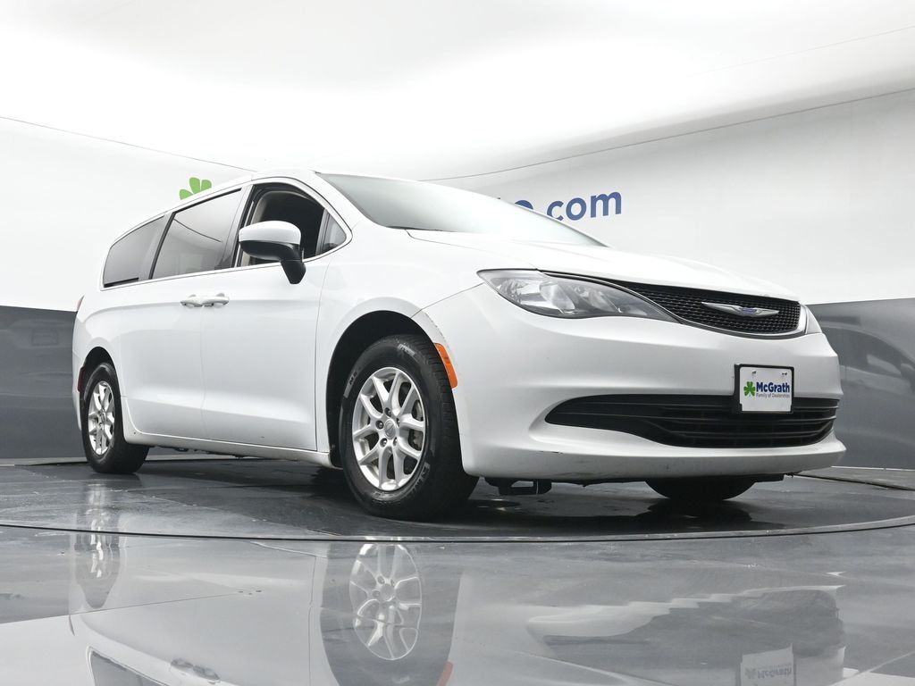 2020 Chrysler Voyager LX photo 21