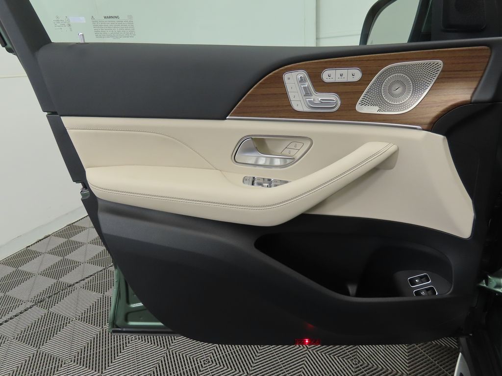 2026 Mercedes Benz GLE 450e 4MATIC photo 24