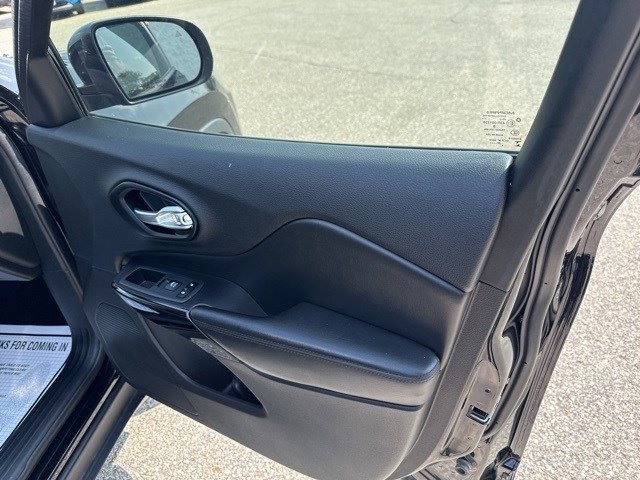 2021 Jeep Cherokee Altitude photo 16