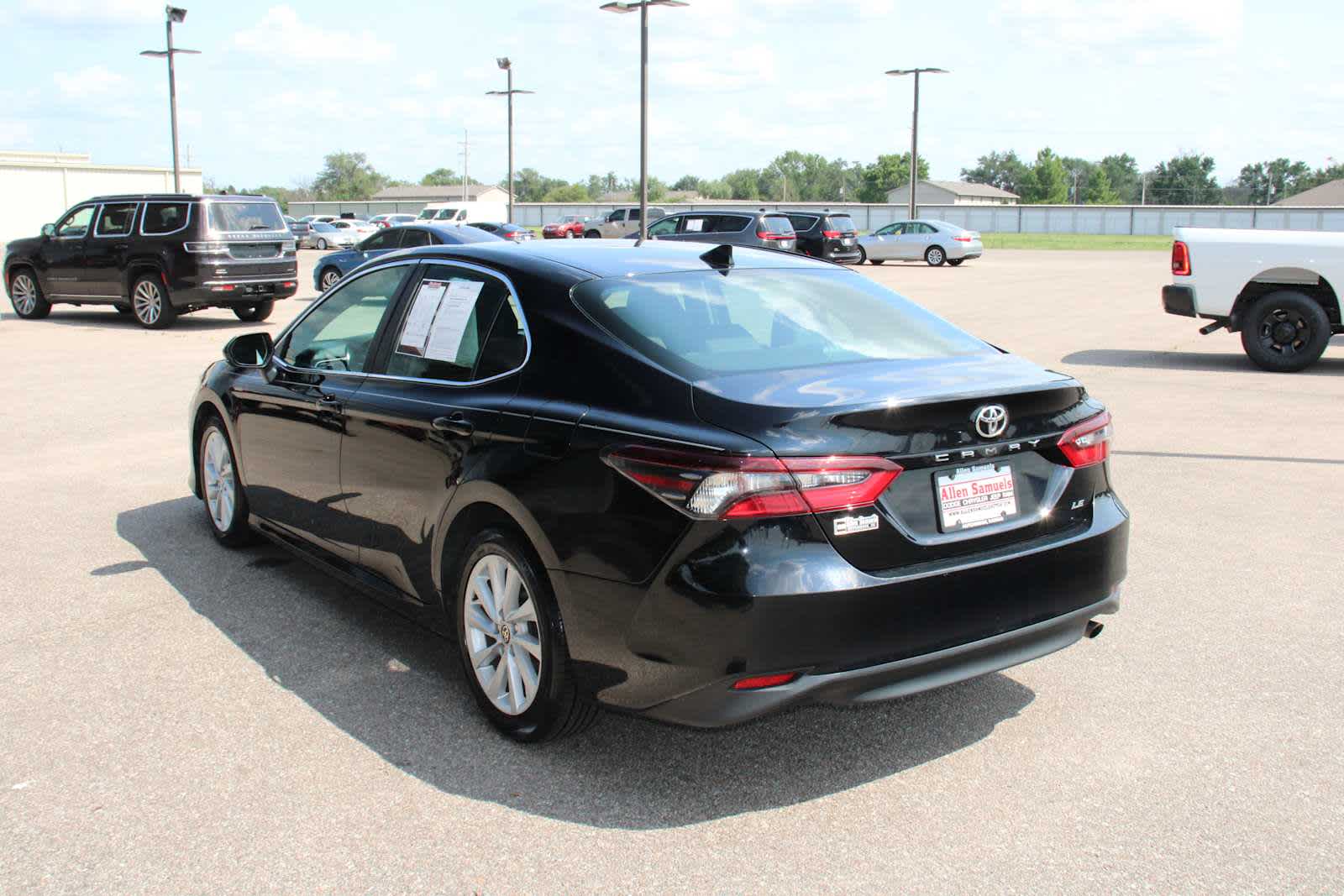 2023 Toyota Camry LE photo 5