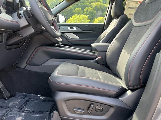 2025 Ford Explorer ST photo 23