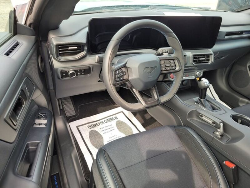 2025 Ford Mustang Dark Horse photo 8