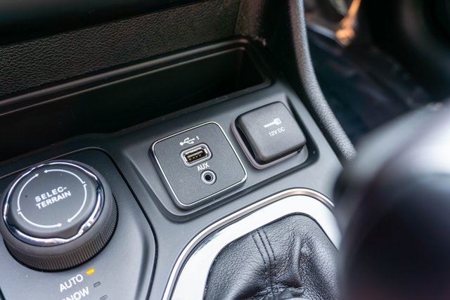 2022 Jeep Cherokee Limited photo 25