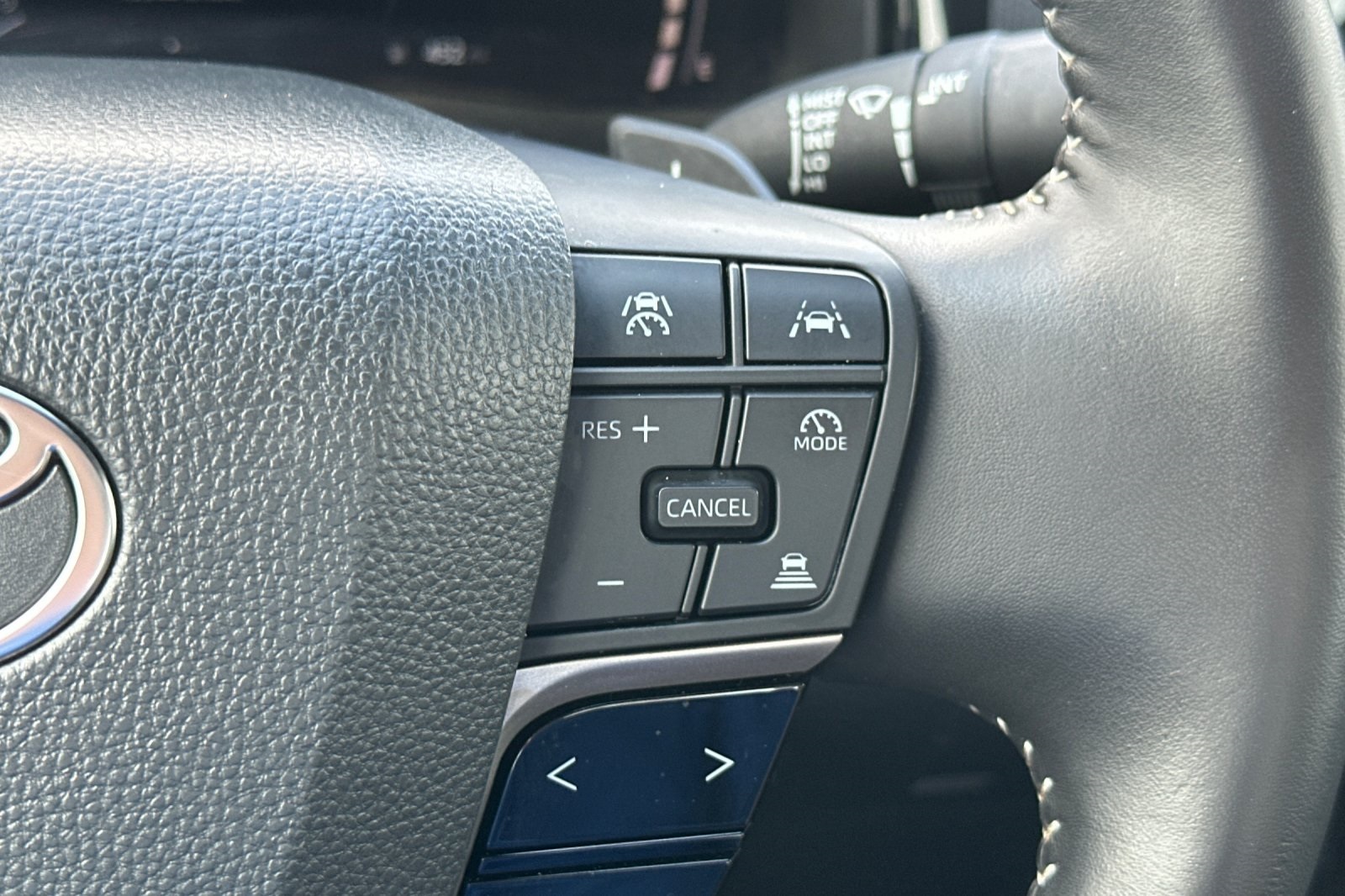 2025 Toyota Camry SE photo 28