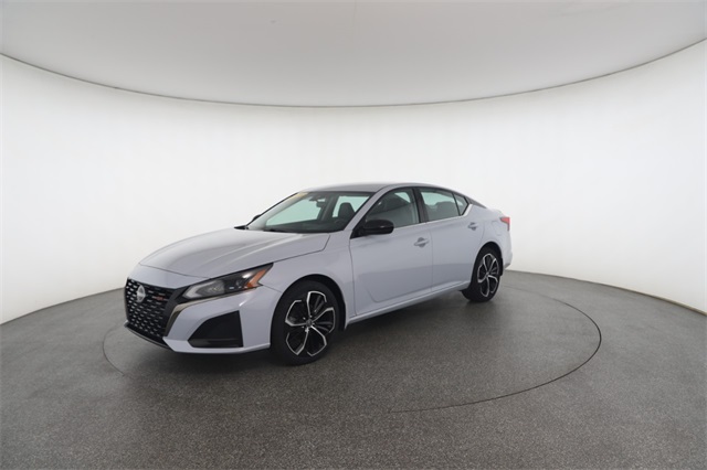 2023 Nissan Altima 2.5 SR photo 2