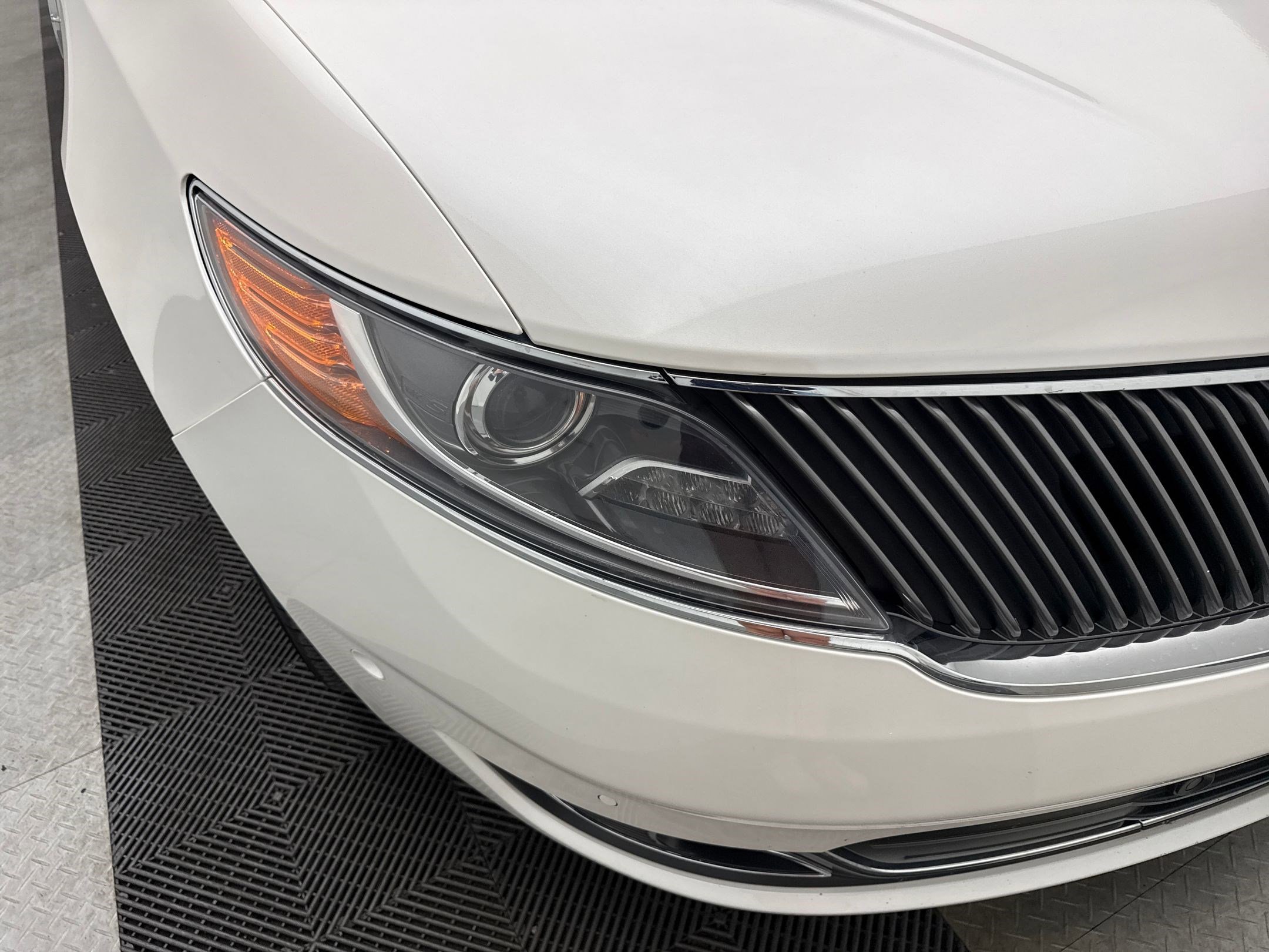 2014 Lincoln MKS EcoBoost photo 10
