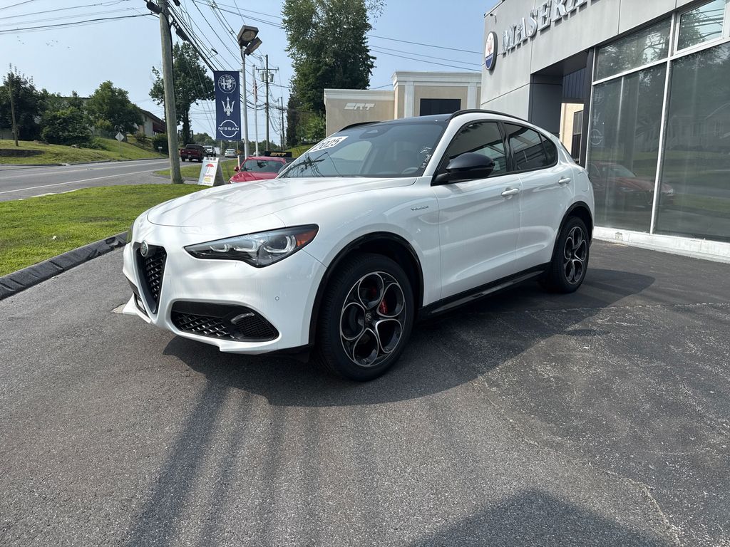 2025 Alfa Romeo Stelvio