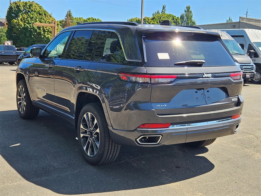 2025 Jeep Grand Cherokee Overland photo 3