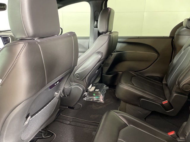 2025 Chrysler Pacifica photo 36