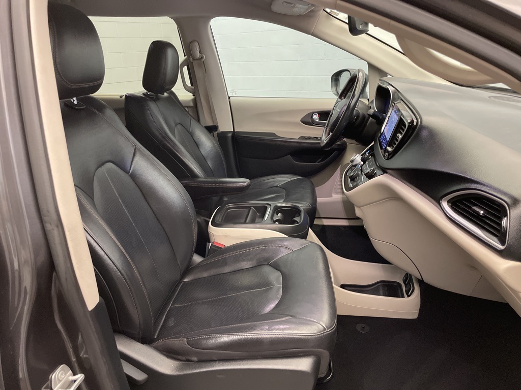 2020 Chrysler Pacifica Touring L photo 20