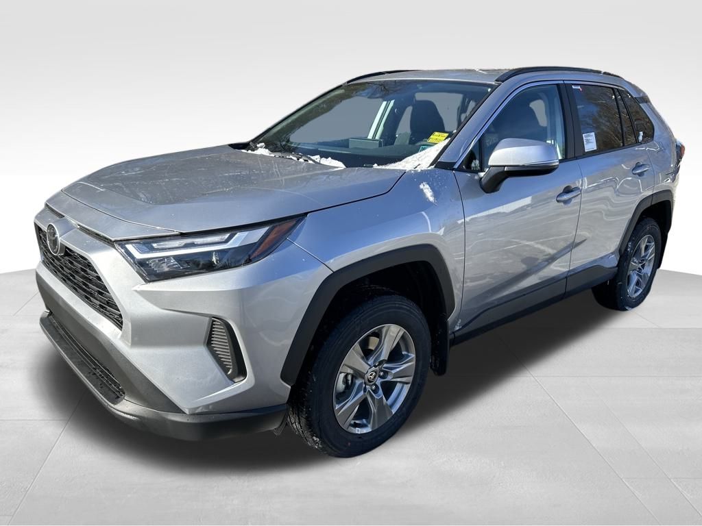 2025 Toyota RAV4 XLE's photo
