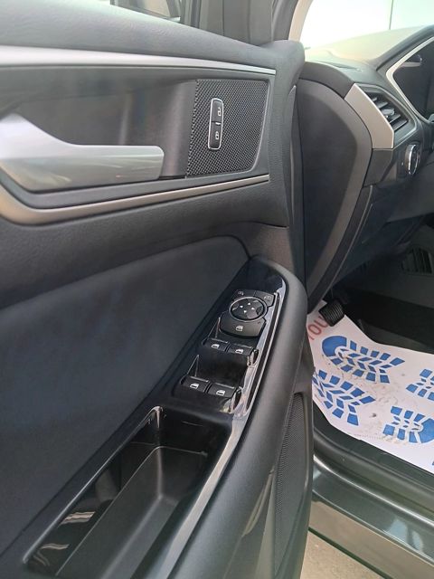 2020 Ford Edge SEL photo 11