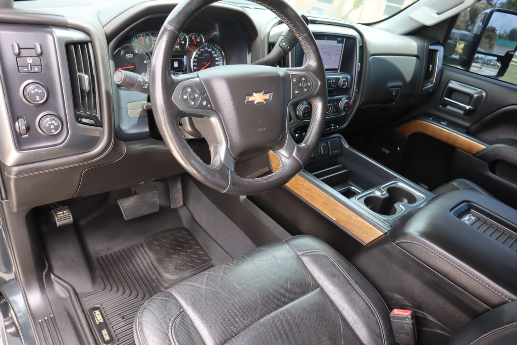 2019 Chevrolet Silverado 2500HD LTZ photo 10