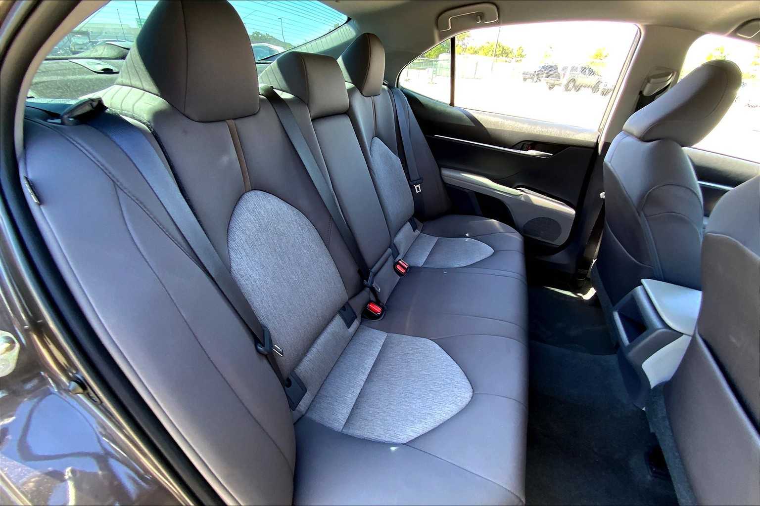 2019 Toyota Camry LE photo 17