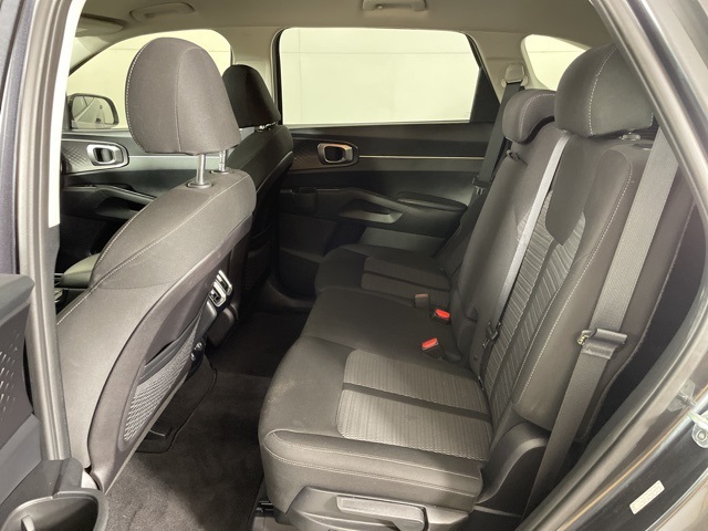 2022 Kia Sorento LX photo 29