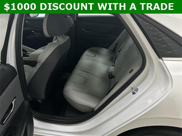 2025 Hyundai Elantra Limited photo 31