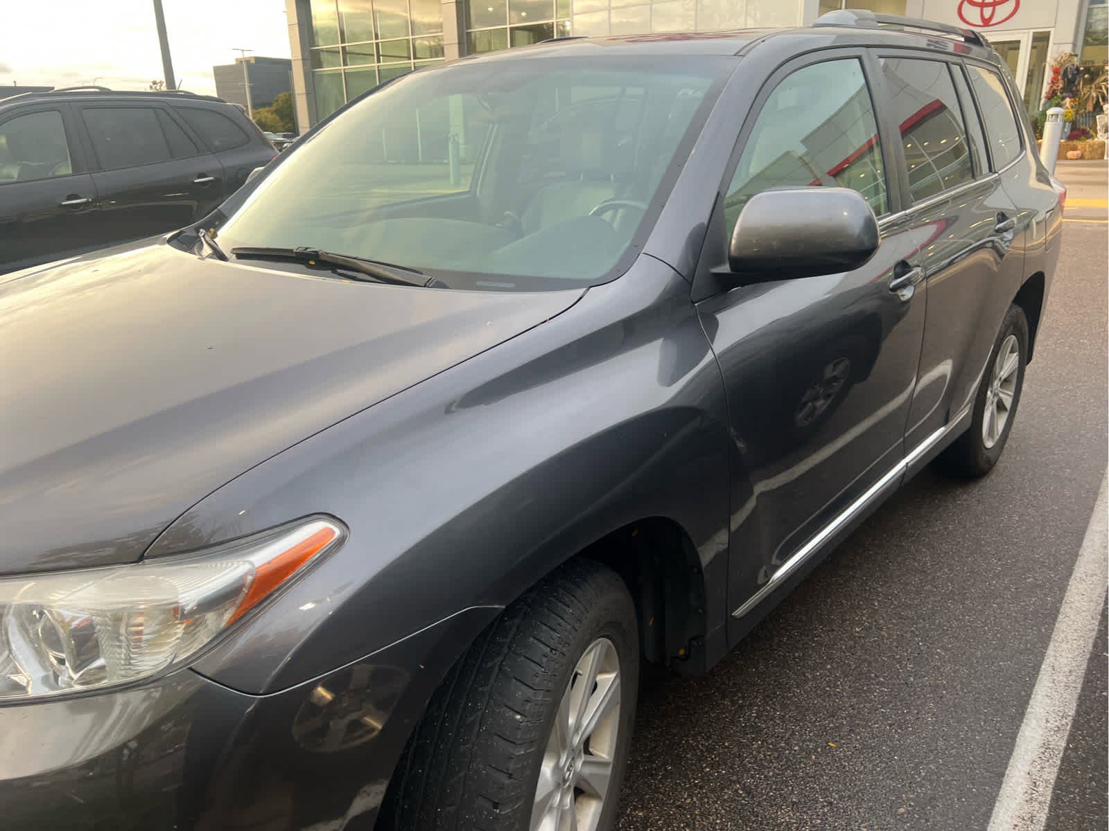 Used 2012 Toyota Highlander SE with VIN 5TDBK3EH4CS099653 for sale in Golden Valley, MN