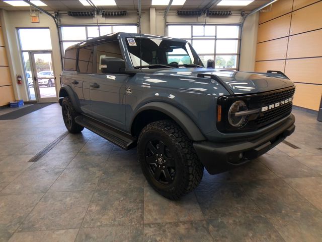 2025 Ford Bronco Outer Banks photo 2