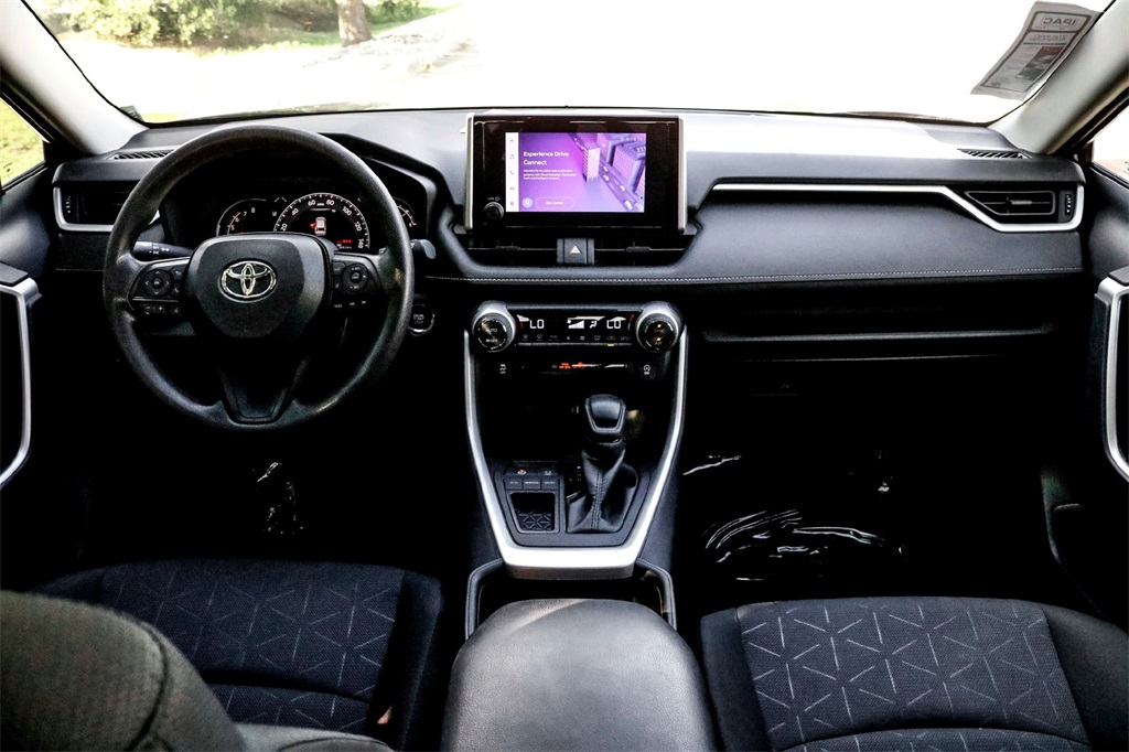 2024 Toyota RAV4 XLE photo 24