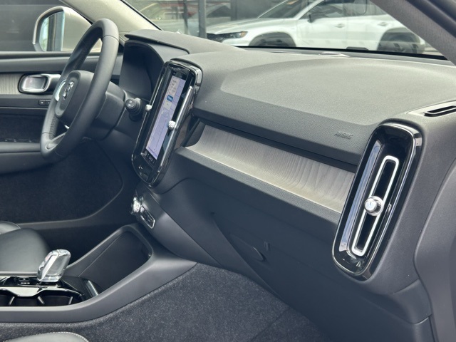 2023 Volvo XC40 Plus photo 18