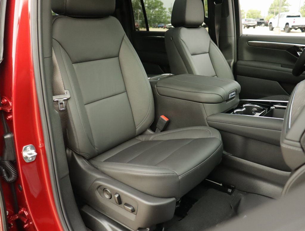 2025 Chevrolet Suburban LT photo 36