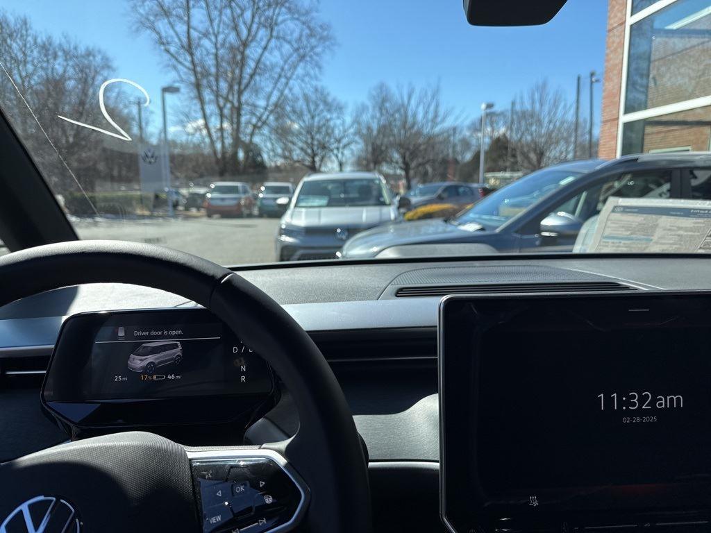 2025 Volkswagen ID. Buzz Pro S photo 11