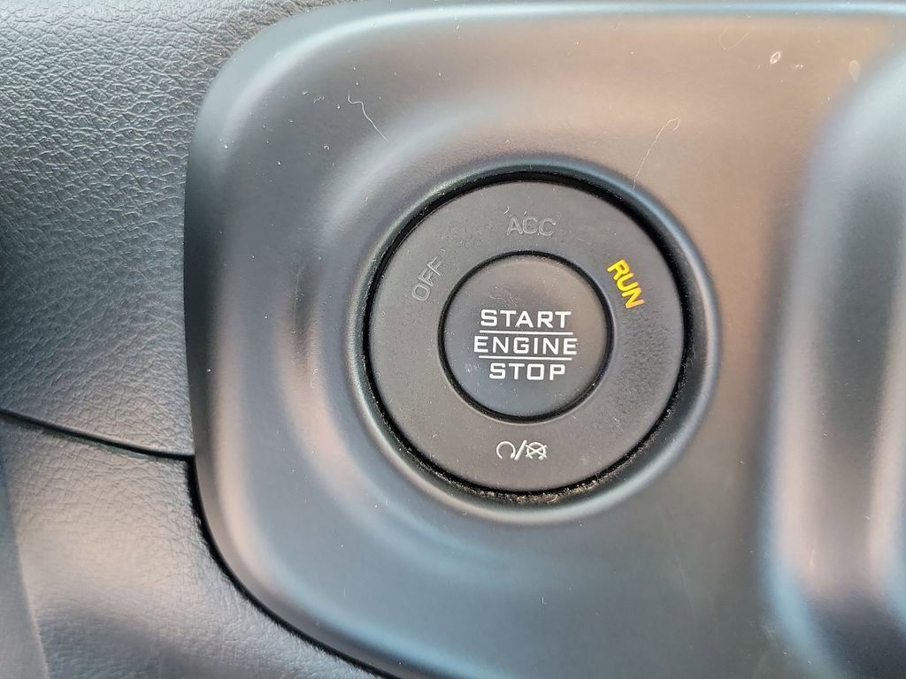 2021 Jeep Wrangler Unlimited Sahara photo 14