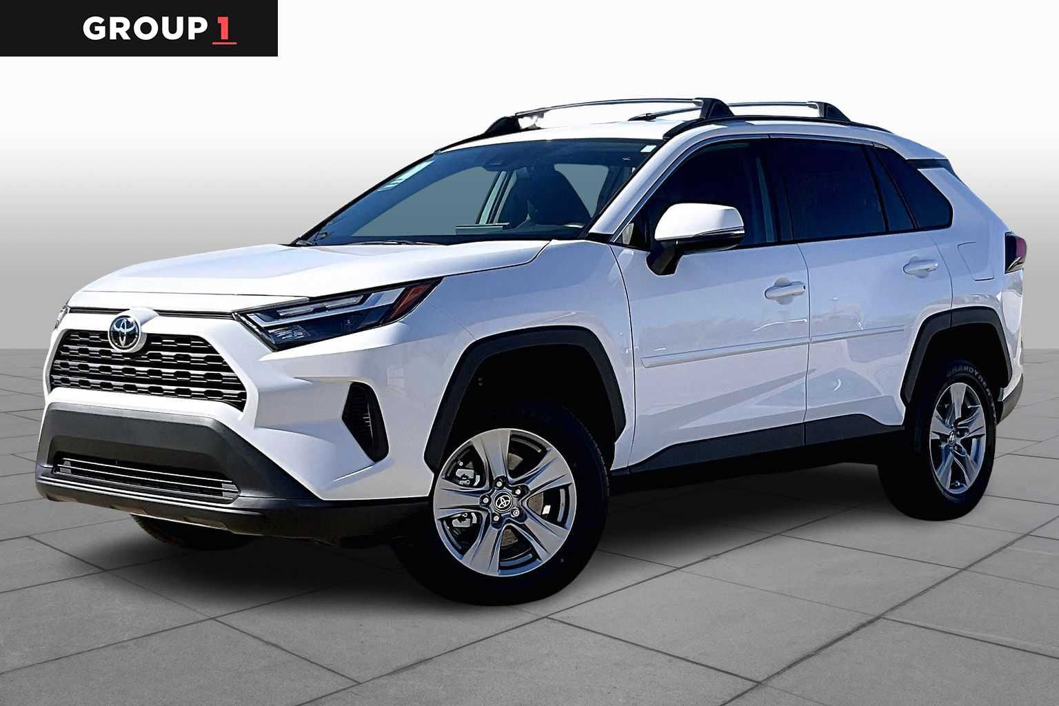 2025 Toyota RAV4 XLE's photo