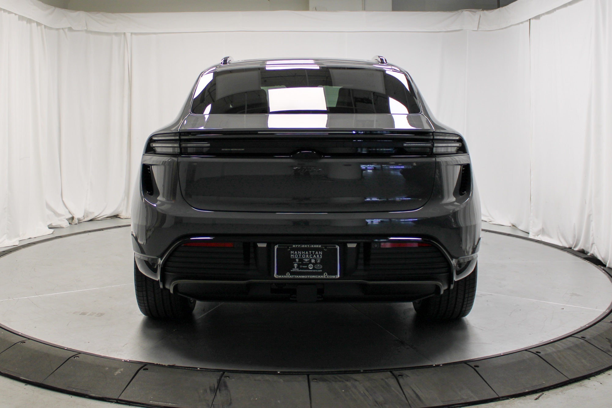 2025 Porsche Macan Electric Turbo photo 8