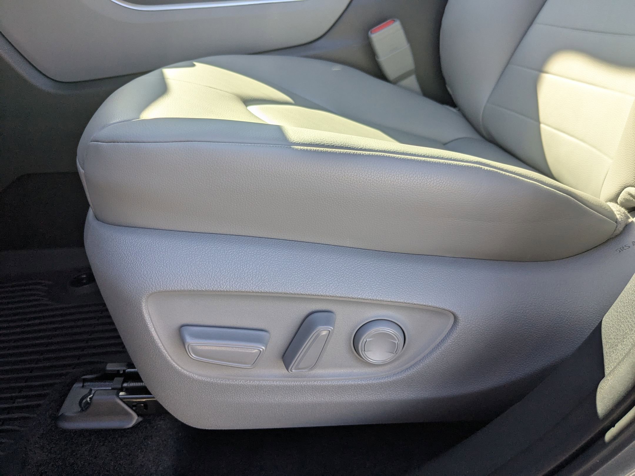2025 Toyota Highlander XLE photo 12