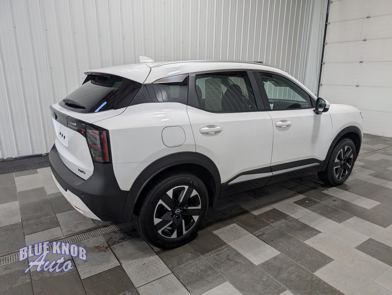 2025 Nissan Kicks SV photo 3