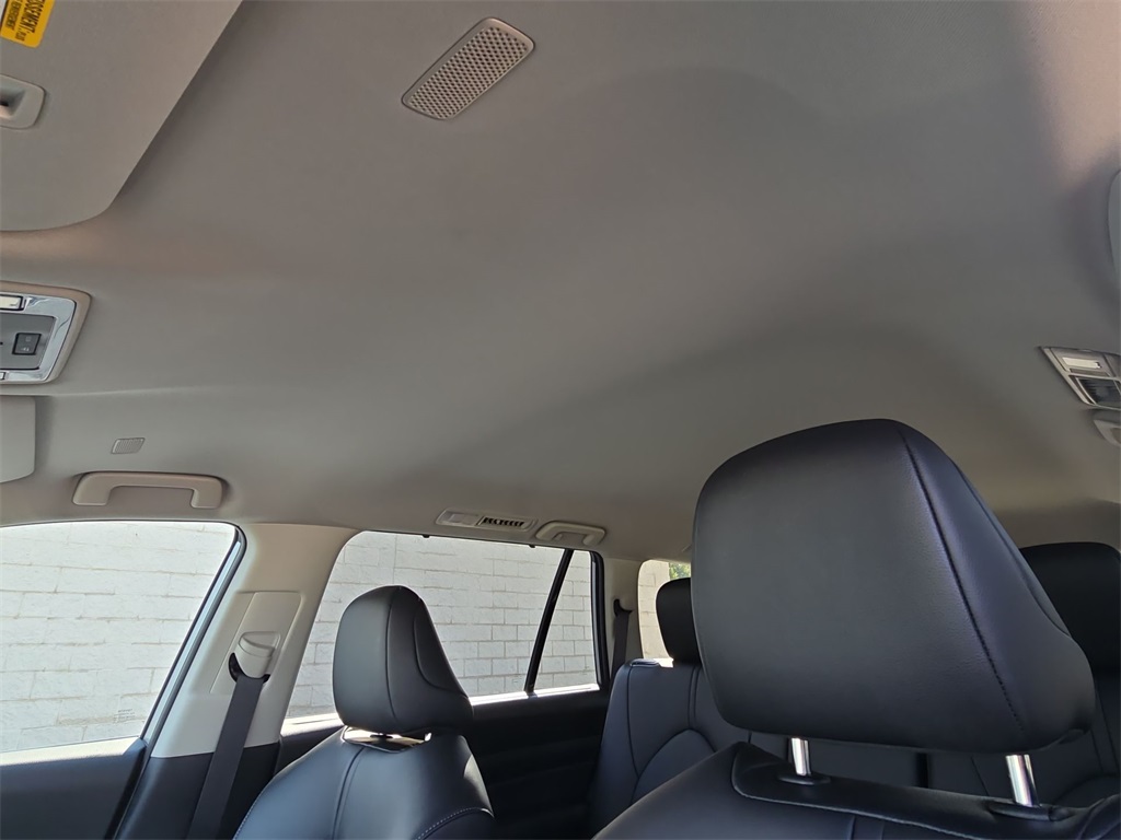 2025 Toyota Highlander Hybrid XLE photo 12