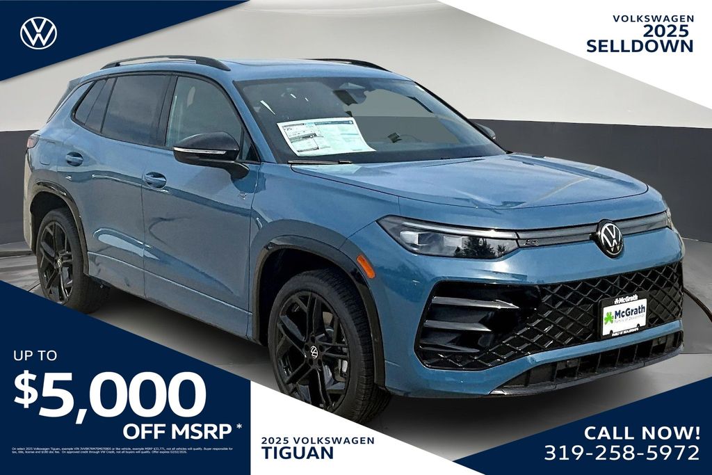 2025 Volkswagen Tiguan SE R-LINE BLACK's photo