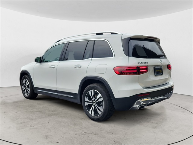 2025 Mercedes Benz GLB 250 4MATIC photo 3