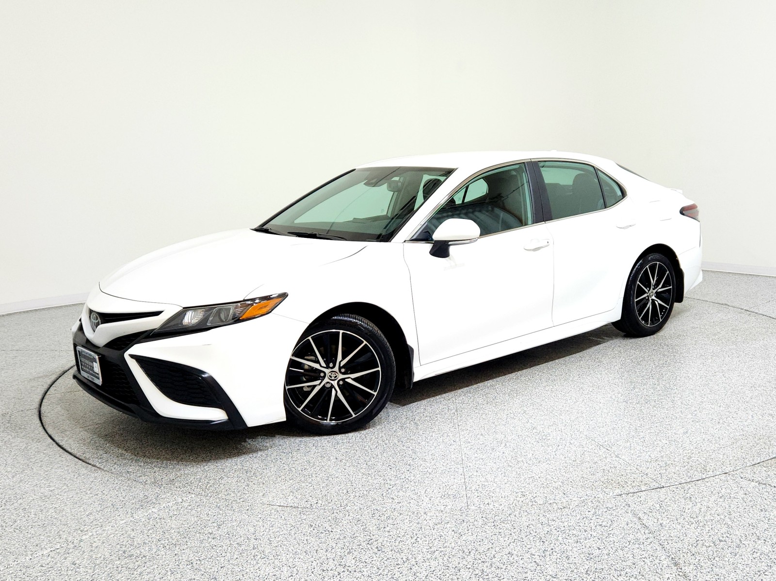 2023 Toyota Camry SE's photo