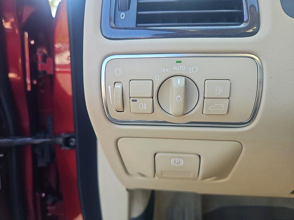 2015 Volvo XC70 T6 Platinum photo 10