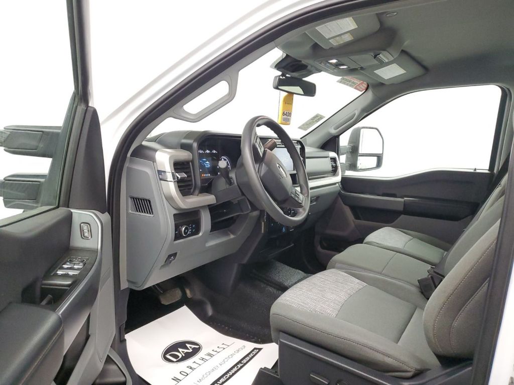 2023 Ford F-350 XLT photo 5