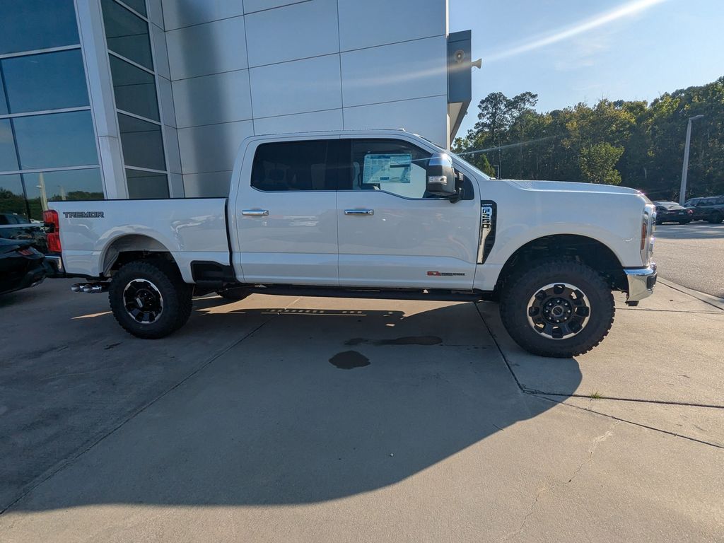 2025 Ford F-250 Lariat photo 3