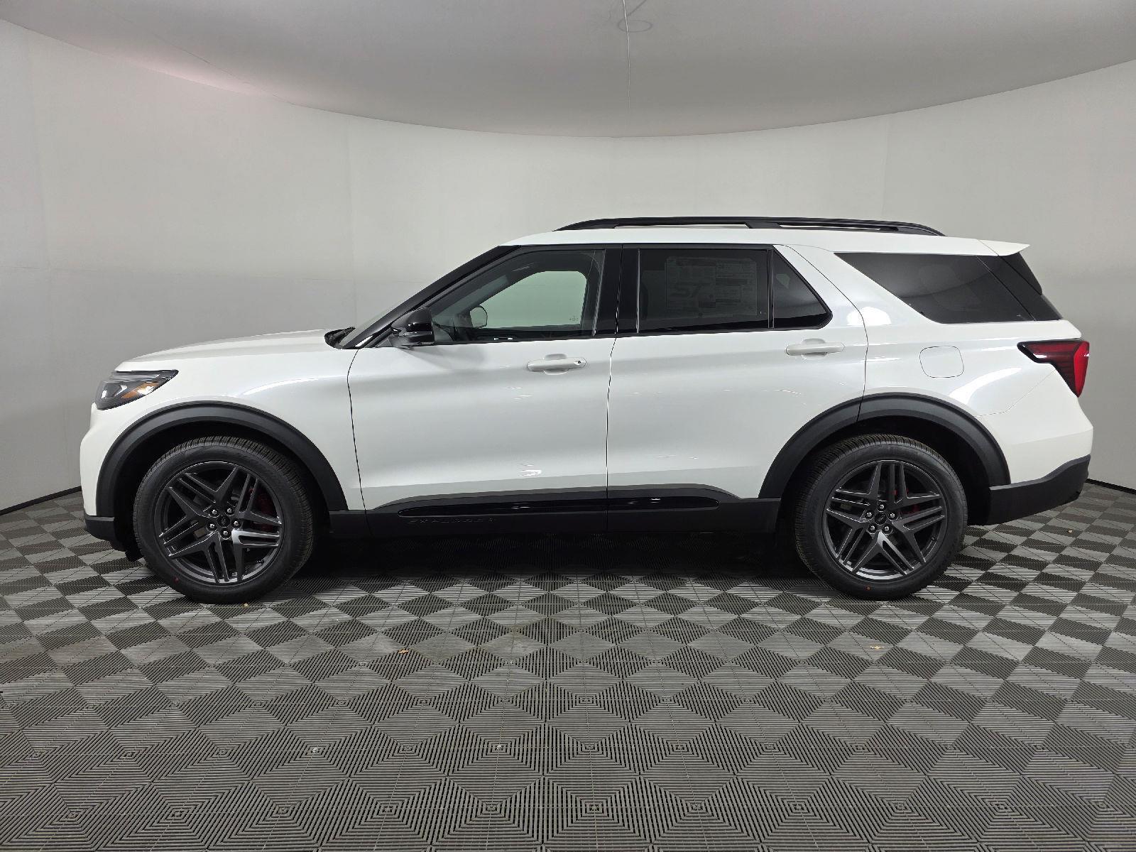 2025 Ford Explorer ST photo 2