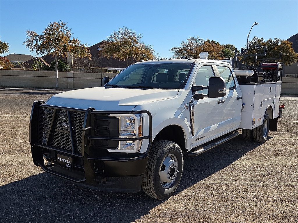 2025 Ford F-350 Super Duty Chassis Cab XL's photo