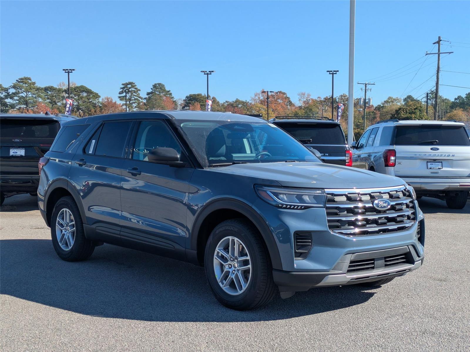 2026 Ford Explorer photo 2
