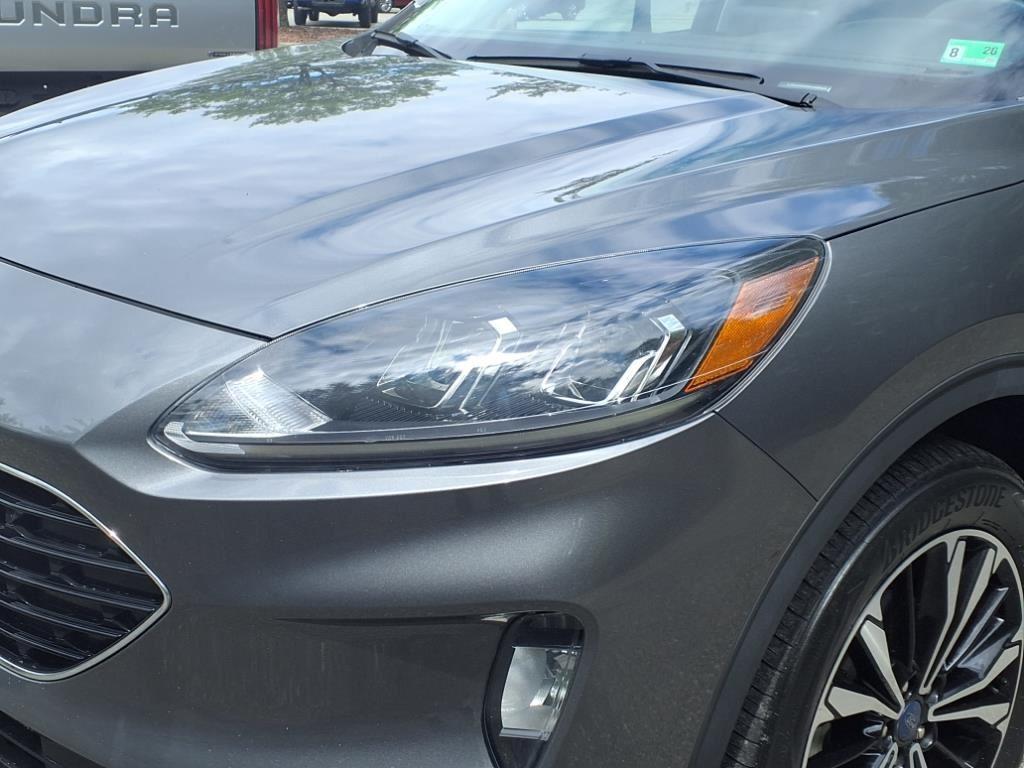 2022 Ford Escape SEL photo 3