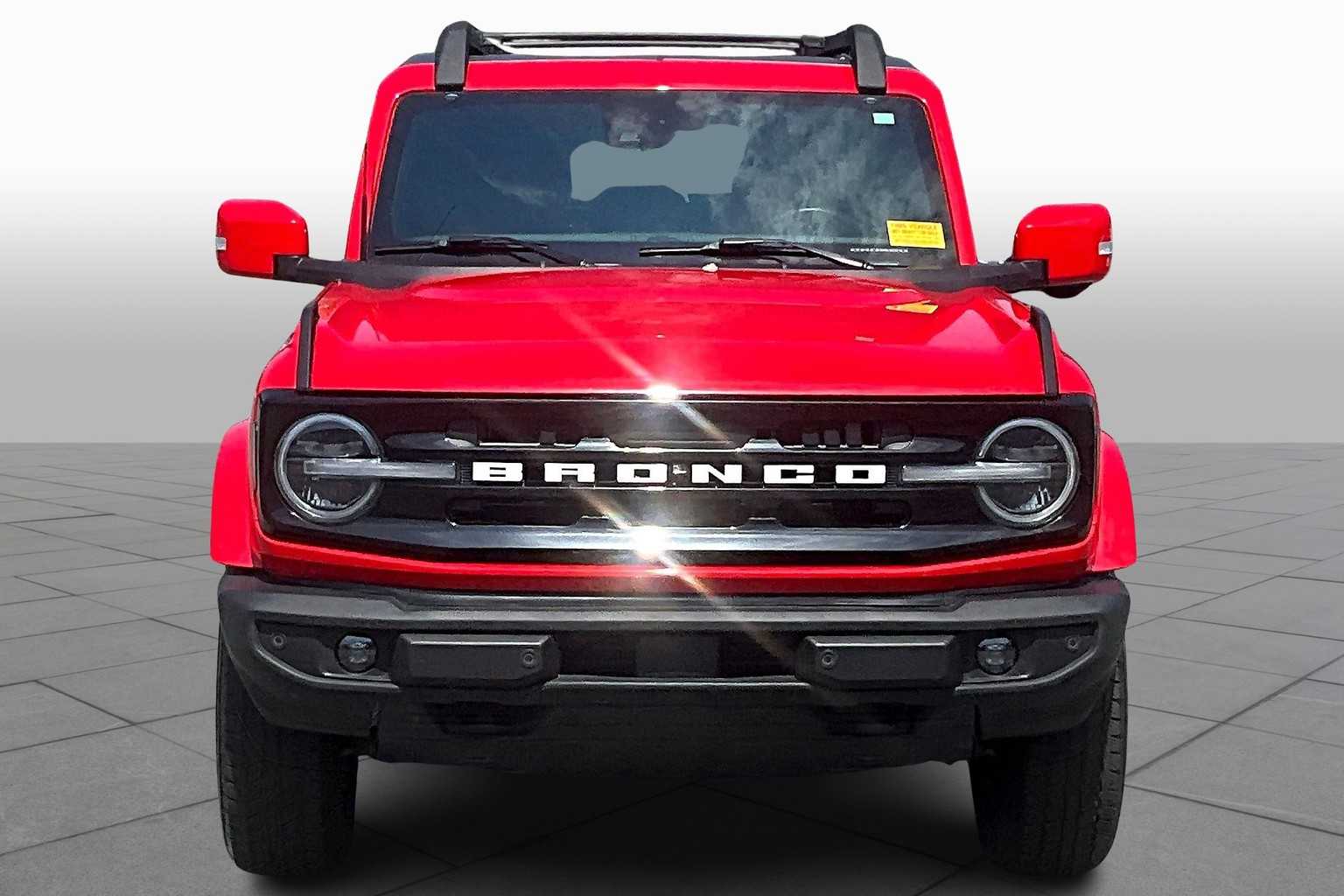 2024 Ford Bronco Outer Banks photo 3