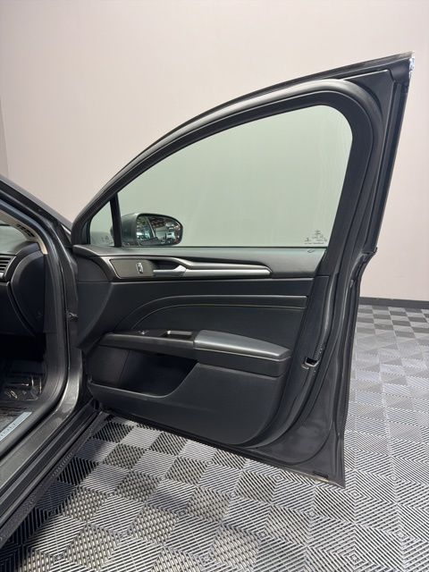 2018 Ford Fusion Hybrid Titanium photo 22