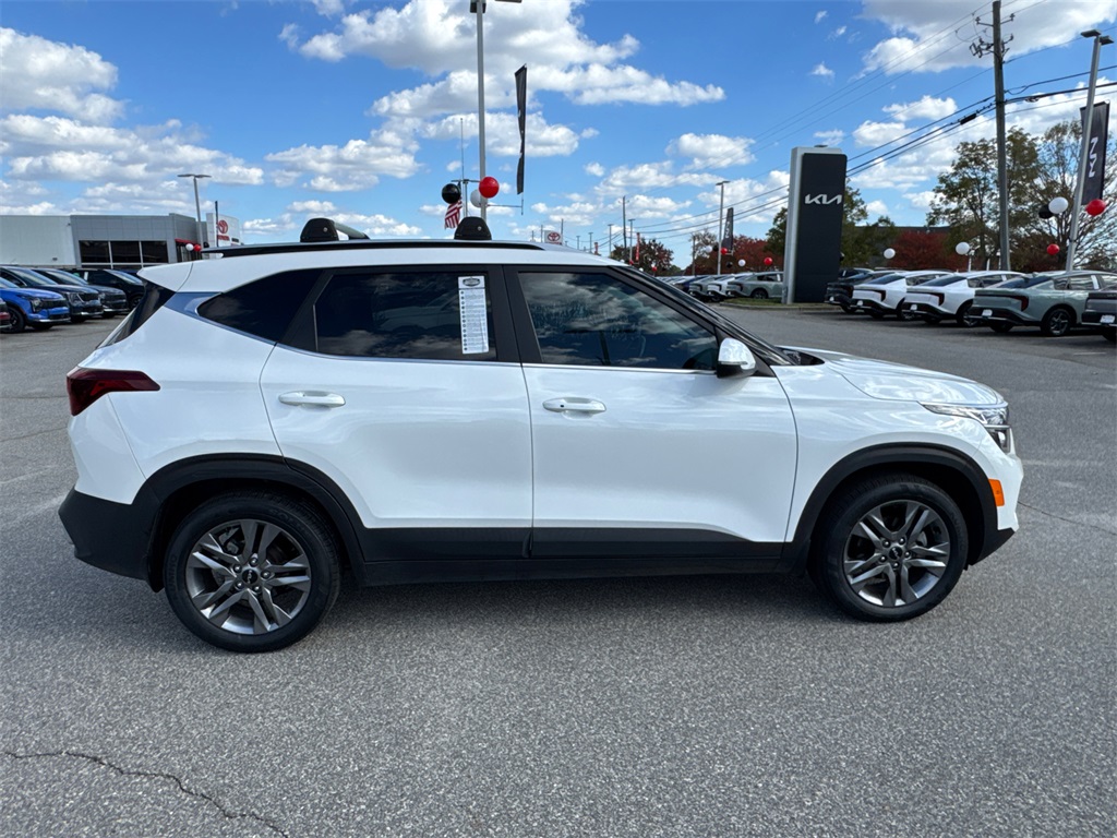 2022 Kia Seltos S photo 2