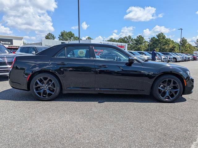 2022 Chrysler 300 Touring photo 7