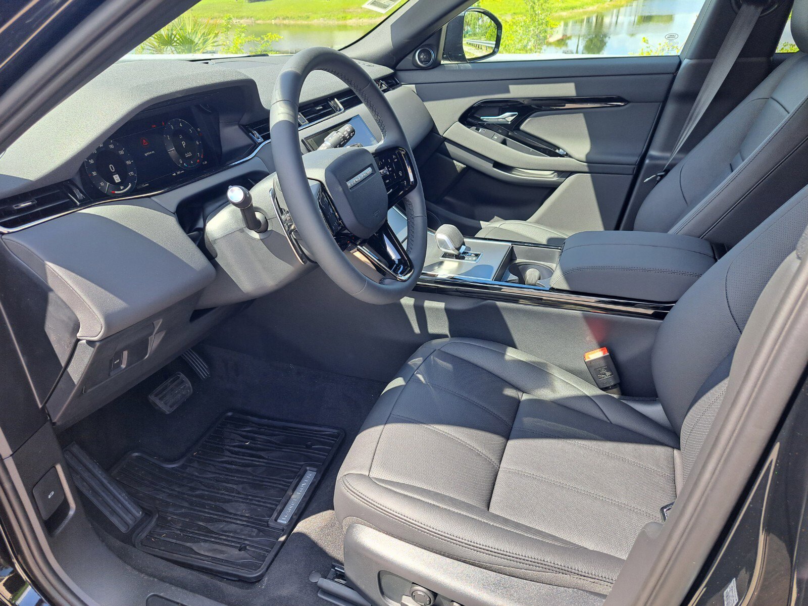 2026 Land Rover Range Rover Evoque S photo 9