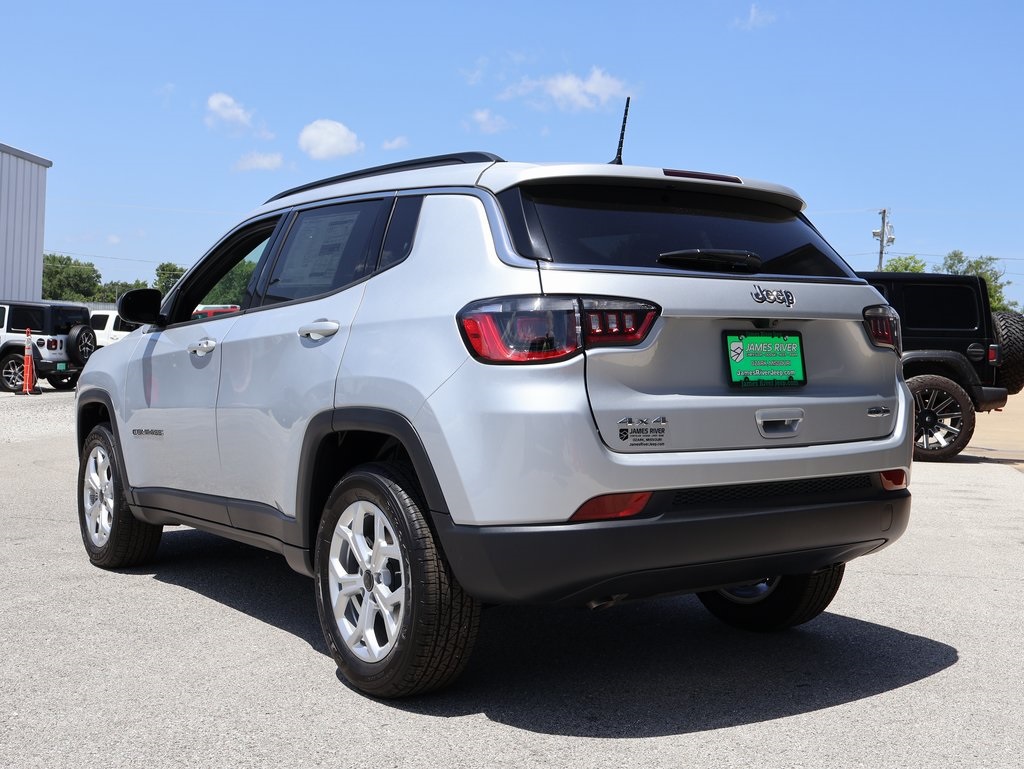 2025 Jeep Compass Latitude photo 3