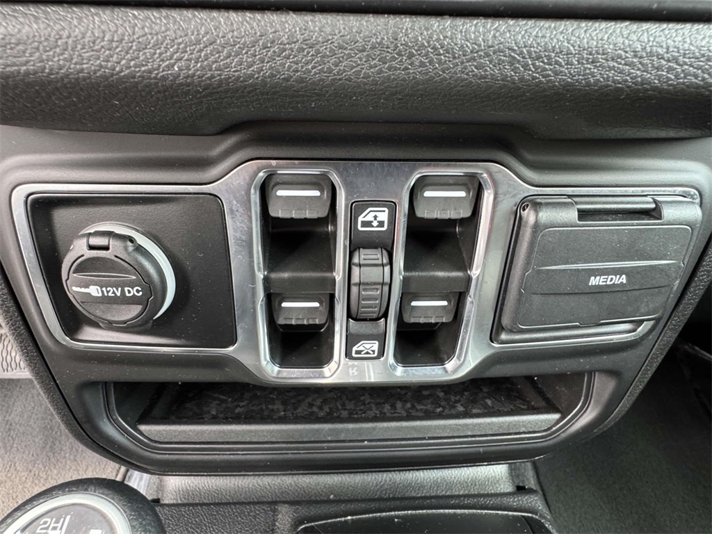 2025 Jeep Gladiator Sport S photo 19