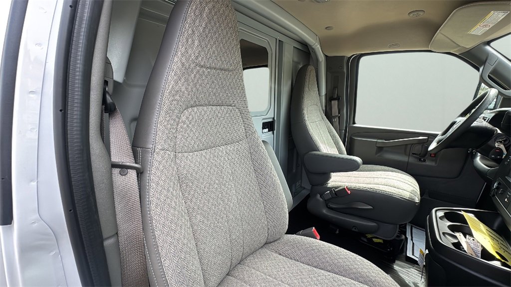 2025 Gmc Savana Cutaway 3500 photo 10